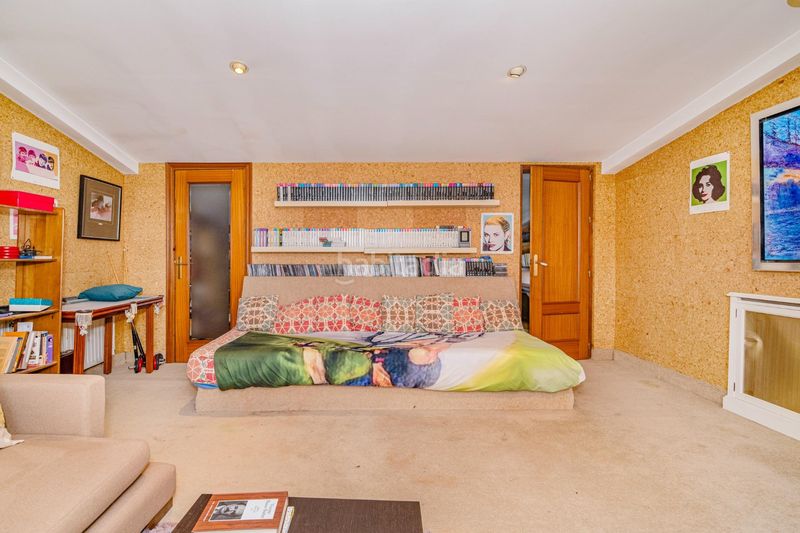 Foto 5db21c1b-6eac-4fe2-a6f3-ec4e488e4317. Xalet amb aparcament a Gójar