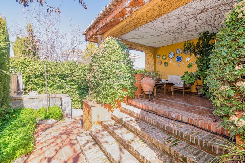 Foto 83077024-d30f-4b13-8c36-6f3b03ed04f4. Xalet amb aparcament a Gójar