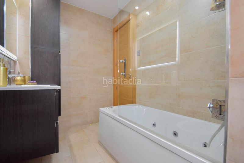 Foto 64a885a2-53d9-45bb-93df-7a51d2d99d66. Pis amb aparcament a Centro - Sagrario Granada