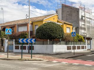 Casa pareada  Calle andres segovia 33. Disfrute del centro de granada sin renunciar a las comodidades d