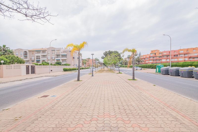 Foto 21f0fe69-f2e0-46fc-bca9-ca8ad78256bc. Pis amb piscina a Salobreña costa Salobreña