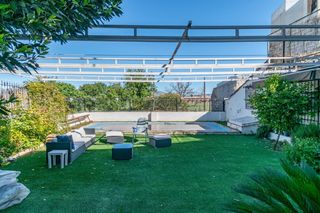 Casa a Purchil. Amplia casa en purchil con piscina y jardín