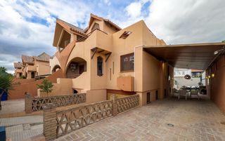 Casa  Calle la rioja 15. Chalet pareado en las gabias. para entrar a vivir