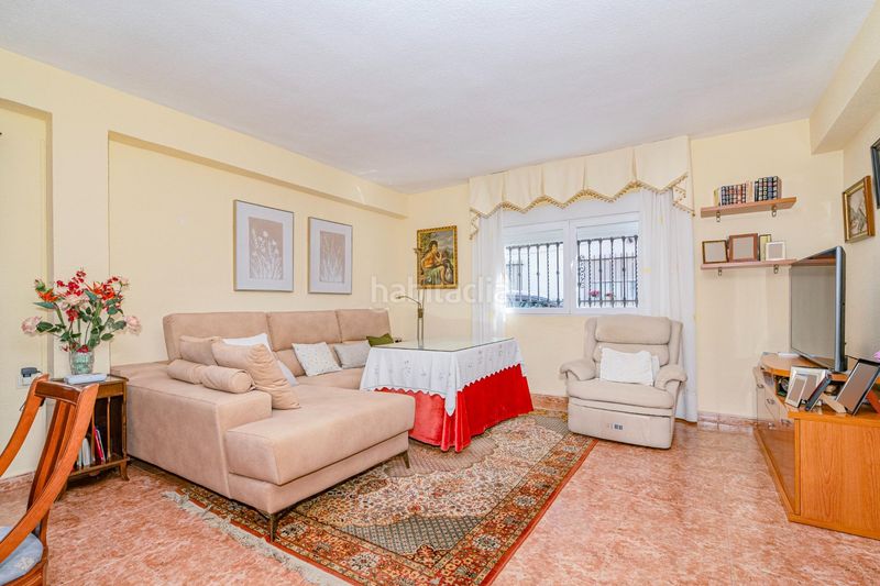 Foto dba22417-71f1-40aa-b4c2-b8311be7f61c. Casa adossada amb aparcament a Atarfe