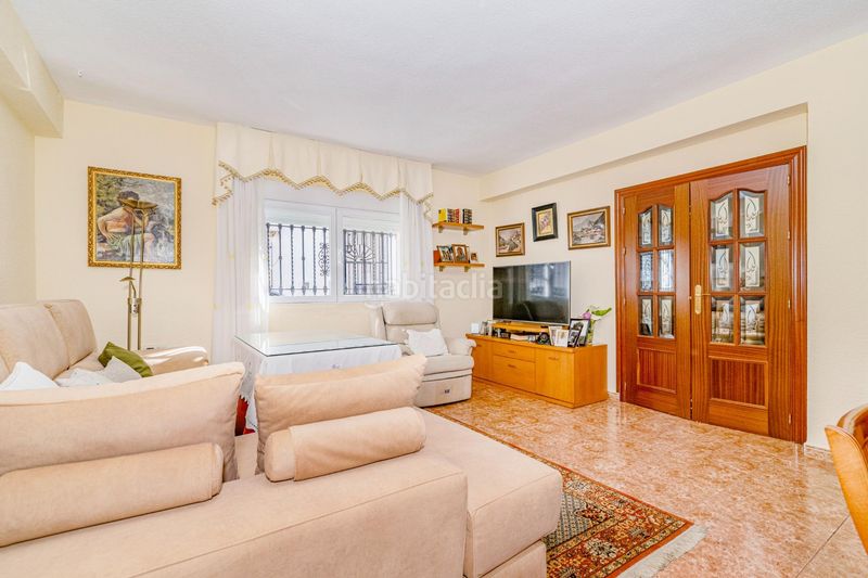 Foto f307f29a-cf28-46c0-a0c5-a633dab9b79d. Casa adossada amb aparcament a Atarfe