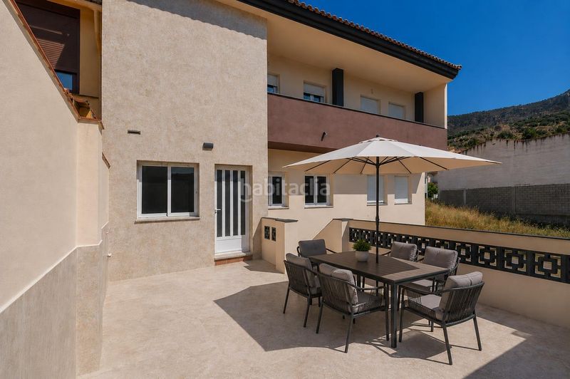 Foto e226dfb2-b404-4986-990d-4b810219d04a. Casa amb aparcament a Alfacar