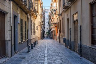 Pis  Calle águila. Piso reformado, con 3 dormitorios y 1 baño en pleno centro de gr