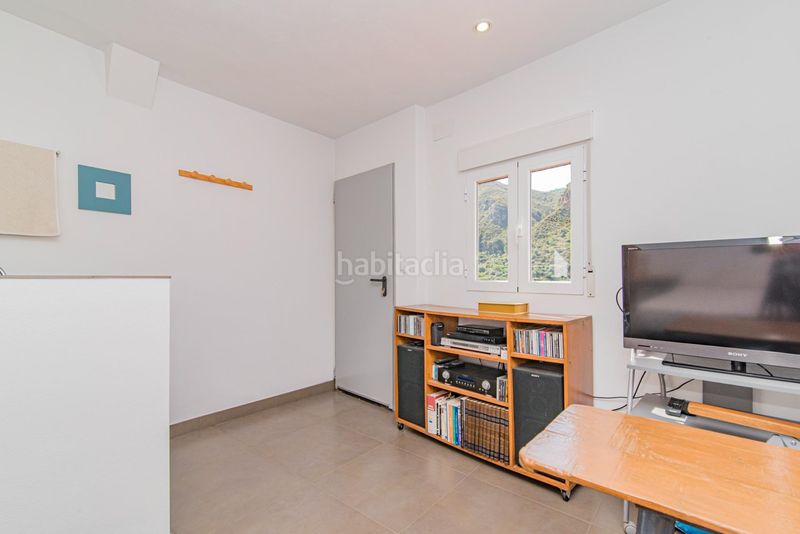 Foto 1c996824-30d3-4585-9b9d-3c3df984211a. Casa aparellada amb calefacció a Quéntar