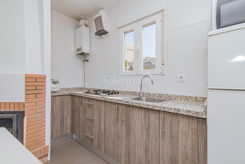 Foto db5e1559-2abe-4ec1-ba2b-c90aac3d3a4b. Casa aparellada amb calefacció a Quéntar