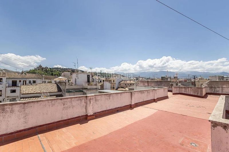 Foto d1b4dd0d-7f09-4d9b-9152-690649125387. Pis amb calefacció aparcament a Centro - Sagrario Granada