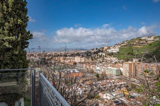 Casa aparellada a Camino de los Neveros - Serrallo. Exclusivo casa pareada en urbanización el serrallo