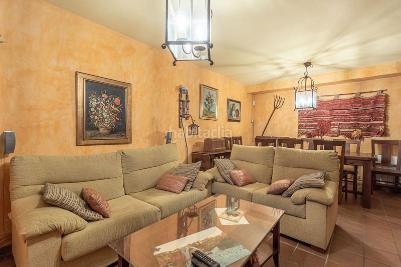 Foto a0d93226-2425-4160-bff2-96b235a52675. Casa adossada amb calefacció aparcament a Ogíjares