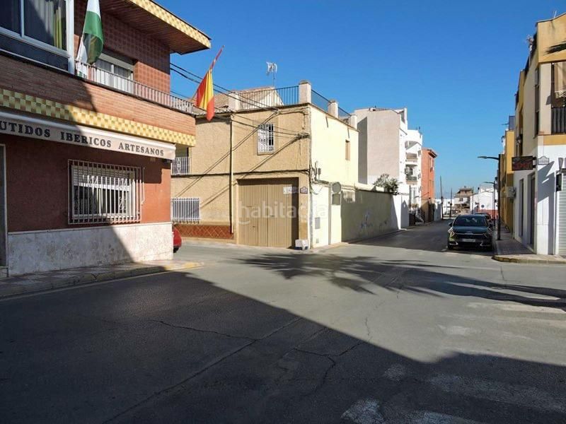 Foto 0f0136ae-ff06-4b58-bc71-e5ef9ead01c8. Casa  independiente en esquina con local comercial y negocio en Churriana de la Vega