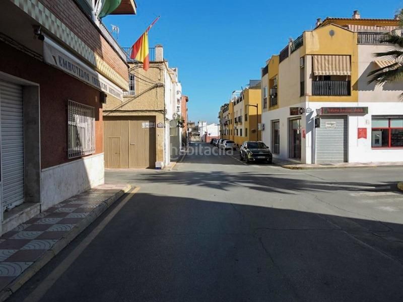 Foto 204801d8-27bd-4cc9-96e1-8e6e842267cc. Casa  independiente en esquina con local comercial y negocio en Churriana de la Vega