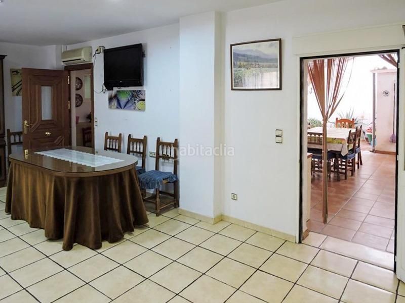 Foto 3f5adf50-130d-48a3-86e8-29fee82a4ac5. Casa  independiente en esquina con local comercial y negocio en Churriana de la Vega