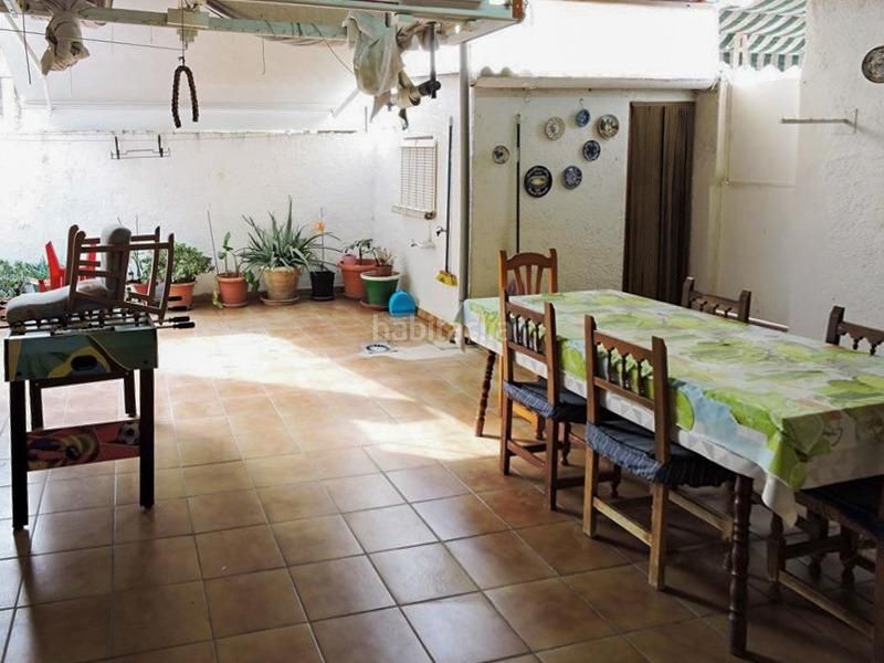 Foto 670db85f-f72a-45b9-9686-00b012be2428. Casa  independiente en esquina con local comercial y negocio en Churriana de la Vega
