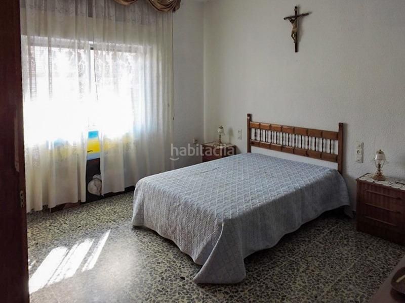 Foto ac834d22-8754-4605-a457-a334cf680f55. Casa  independiente en esquina con local comercial y negocio en Churriana de la Vega
