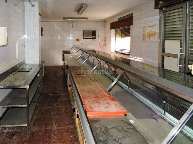 Foto ce3d2c4a-bd9a-45ce-9885-358810b7ce99. Casa  independiente en esquina con local comercial y negocio en Churriana de la Vega