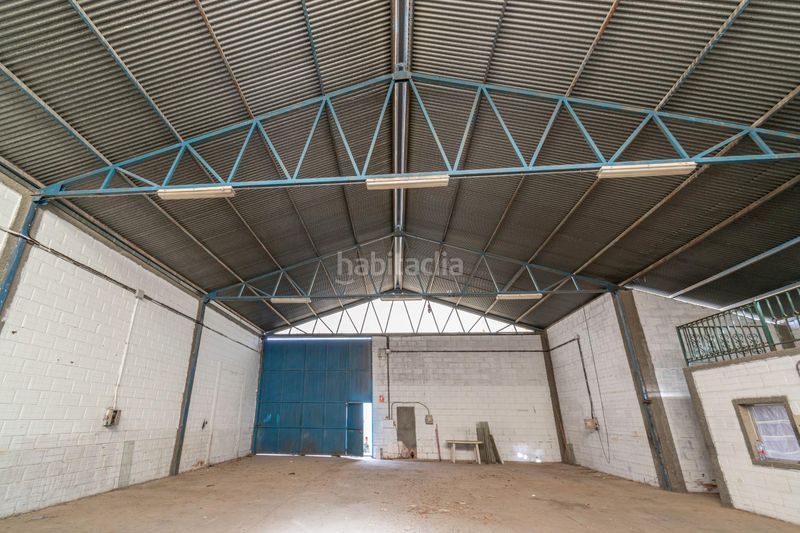 Foto aed18063-995c-4af6-a58f-60973a08a0a8. Nau industrial a Jun