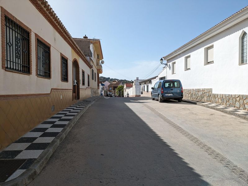 Foto f5d3db44-c7e4-4e90-a6bf-276c53e392af. Terreny residencial a extrarradio a Jayena