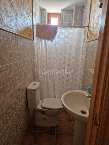 Foto a478f89d-23d1-4d76-9d03-f4e046b857d5. Casa adossada a Jayena