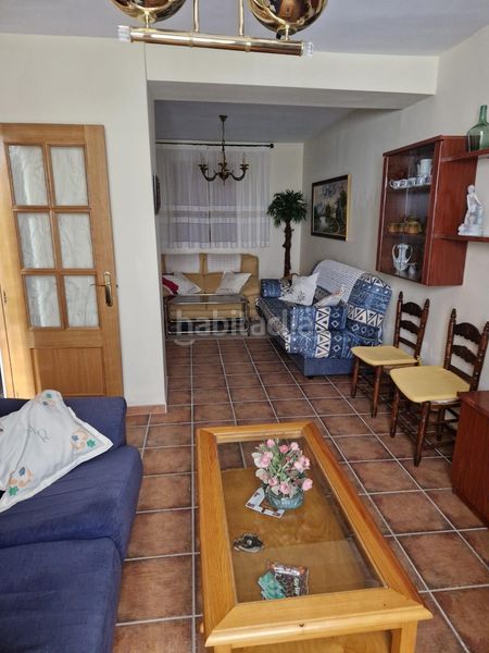 Foto f27880b1-8247-4c3d-969e-8e6b5fba2279. Casa adossada a Jayena