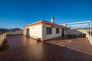 Àtic  Ibiza. Ático en armilla con amplia terraza y vistas a sierra nevada