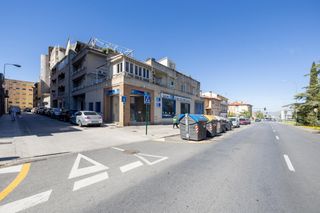 Autoparkplatz in Angustias - Chana - Encina. Cochera en edificio calle ledaña