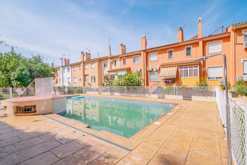 Foto a823aace-3e94-46e7-acf3-262dd0bc083e. Casa adossada amb calefacció aparcament piscina a Ogíjares