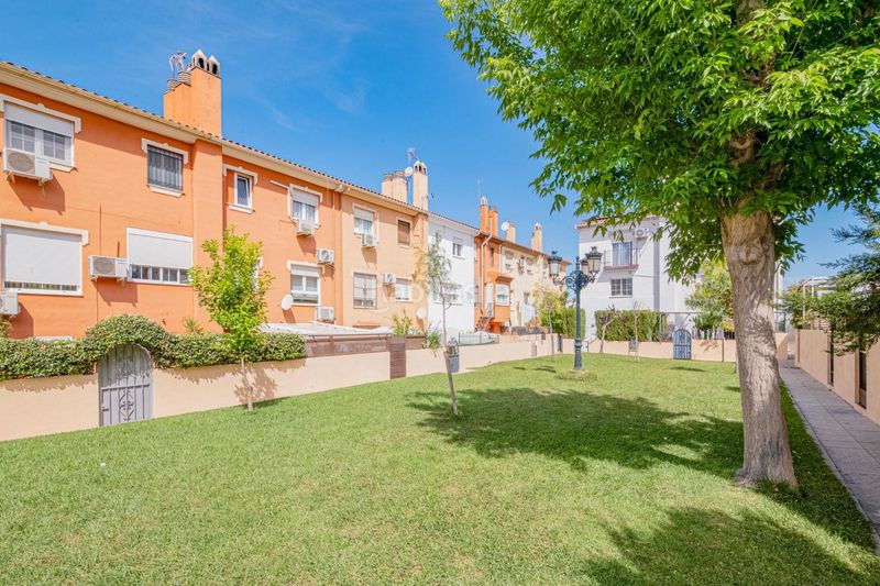 Foto b9dba187-4313-4036-bf22-df4ade8d6936. Casa adossada amb calefacció aparcament piscina a Ogíjares