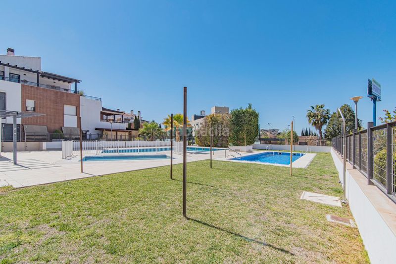 Foto c771ce0c-0e91-4a68-aefa-0839a72043c6. Pis amb piscina a Albolote