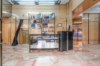 Business premise in Guadix. Seductor local esquinado en pleno centro de guadix!!!!!!!!!!!!!!