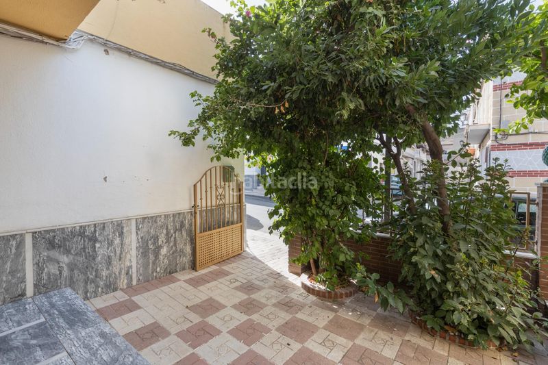 Foto 0c00a365-dacd-4298-b371-492370e45fb2. Casa adossada amb calefacció aparcament a Maracena