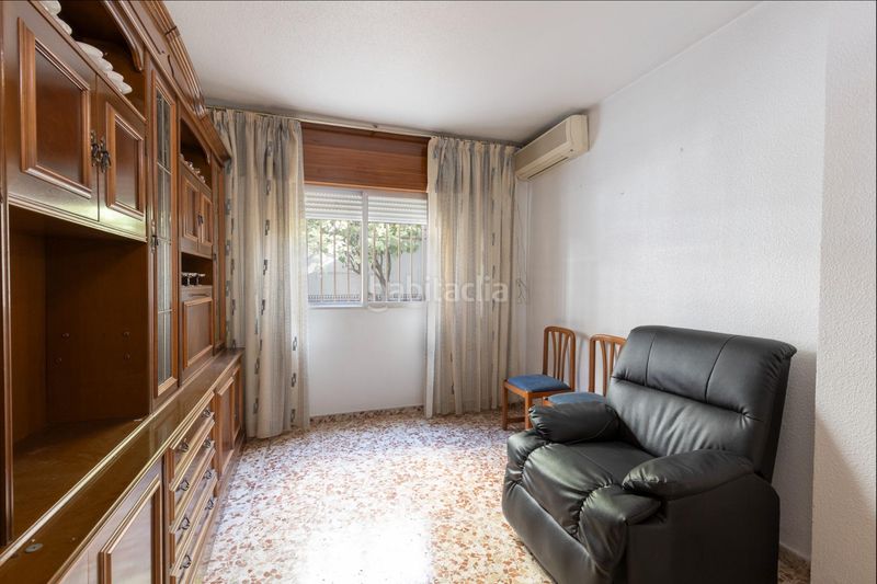 Foto 1089bd39-9499-4401-8da5-70ff59803b03. Casa adossada amb calefacció aparcament a Maracena