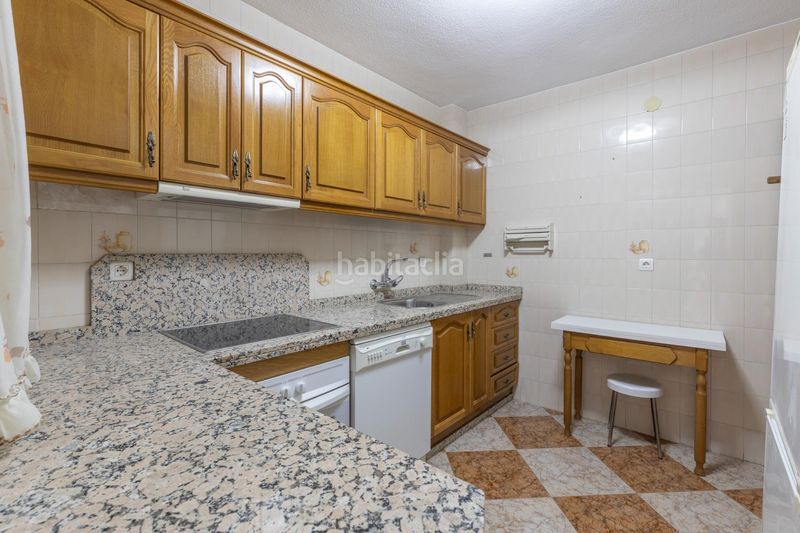 Foto 5e5ec3e5-b1d2-4e00-b444-0020d1825ad6. Casa adossada amb calefacció aparcament a Maracena