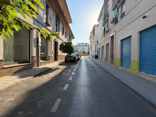 Aparcament cotxe  Calle ruben dario 1. Plaza de garaje cerrada en el centro de la zubia