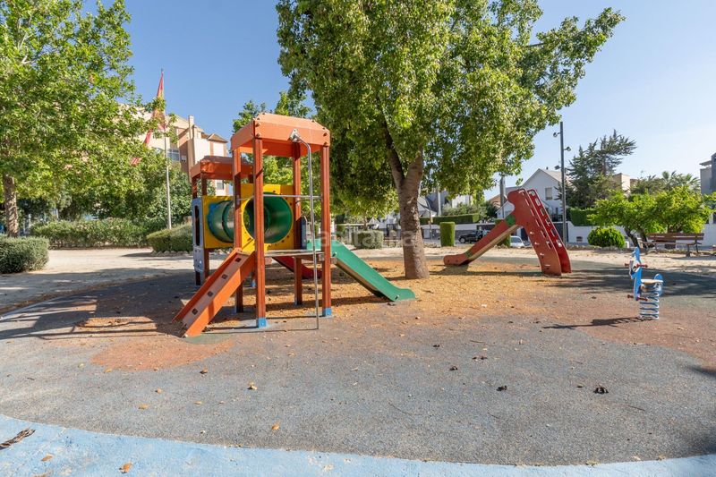 Foto bfc78b0c-6902-45ef-b222-fef6e83bfd4a. Local comercial a Ogíjares