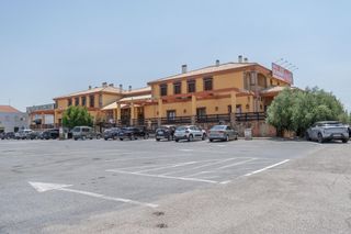 Edificio en Diezma. Venta del hotelrestaurante cerrillo de san marcos  complejo host