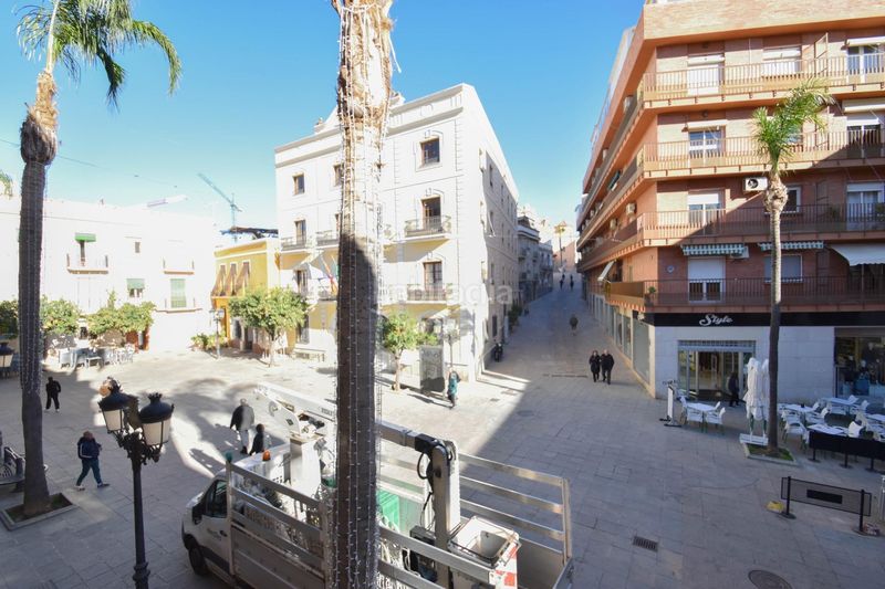 Foto 0d9ecd9c-a78c-43e2-b194-1bcd924d5274. Edifici a Almuñecar centro Almuñécar