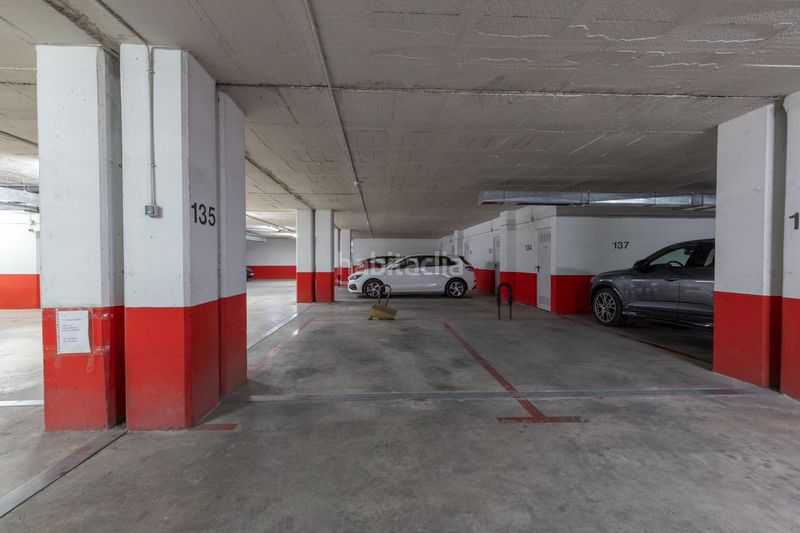 Foto fcc284ba-9f6a-4c2e-a327-8011347a94cf. Parking voiture dans pasaje de la ciencia 1 dans San Antón Armilla