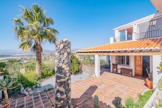 Chalet  Calle alcubillas 44. Chalet independiente con vistas espectaculares