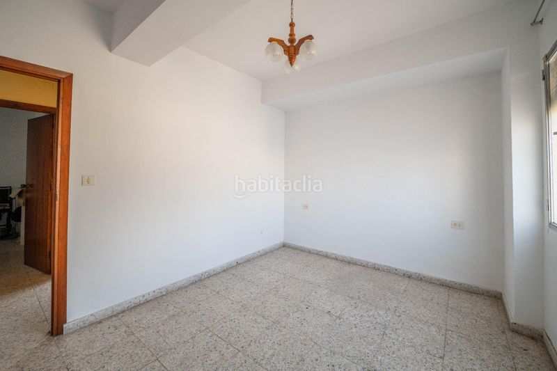 Foto 5e09a424-1802-4e16-a0e0-feec7d353ce4. Piso en calle calle lora tamayo 11-13 tres amplios pisos,local comercial , garajes y gran solar, en en centro de orgiva en Órgiva