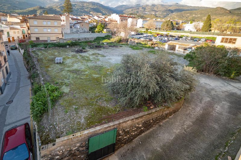 Foto b25d6ffe-d2f1-4a47-85e7-5077de163337. Piso en calle calle lora tamayo 11-13 tres amplios pisos,local comercial , garajes y gran solar, en en centro de orgiva en Órgiva