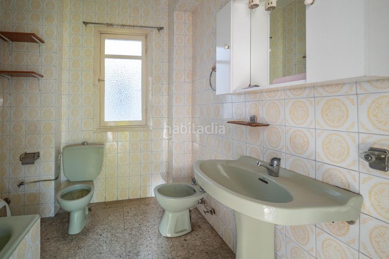 Foto e61d9ffc-79f8-46ac-a292-8fba045028c7. Piso en calle calle lora tamayo 11-13 tres amplios pisos,local comercial , garajes y gran solar, en en centro de orgiva en Órgiva