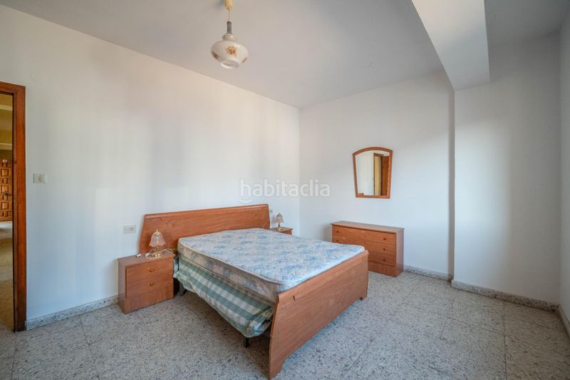 Foto e91999de-4c35-4d13-b01a-2e6a9efdc5c1. Piso en calle calle lora tamayo 11-13 tres amplios pisos,local comercial , garajes y gran solar, en en centro de orgiva en Órgiva