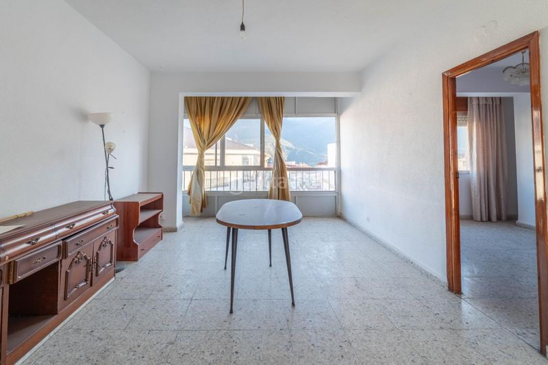 Foto f57a71be-1f0c-4756-928d-f831d504d027. Piso en calle calle lora tamayo 11-13 tres amplios pisos,local comercial , garajes y gran solar, en en centro de orgiva en Órgiva