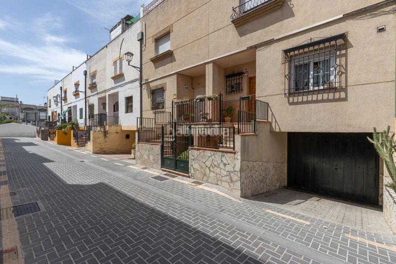 Foto 94d12084-3d0b-445f-9a61-10fad0b96b96. Casa adossada amb calefacció aparcament a Maracena