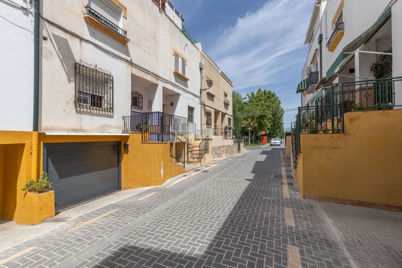 Foto f77a2033-8c63-42b1-ae85-4f075ab1df49. Casa adossada amb calefacció aparcament a Maracena