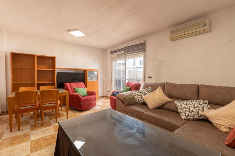 Foto febbab25-583b-4dc8-ab73-e995d8ee7615. Casa adossada amb calefacció aparcament a Maracena