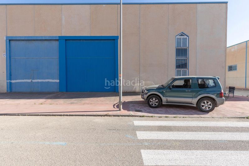 Foto 5d84ad5f-98f9-4e55-bdad-e6ce18343bd5. Bâtiment à usage industriel dans Cijuela